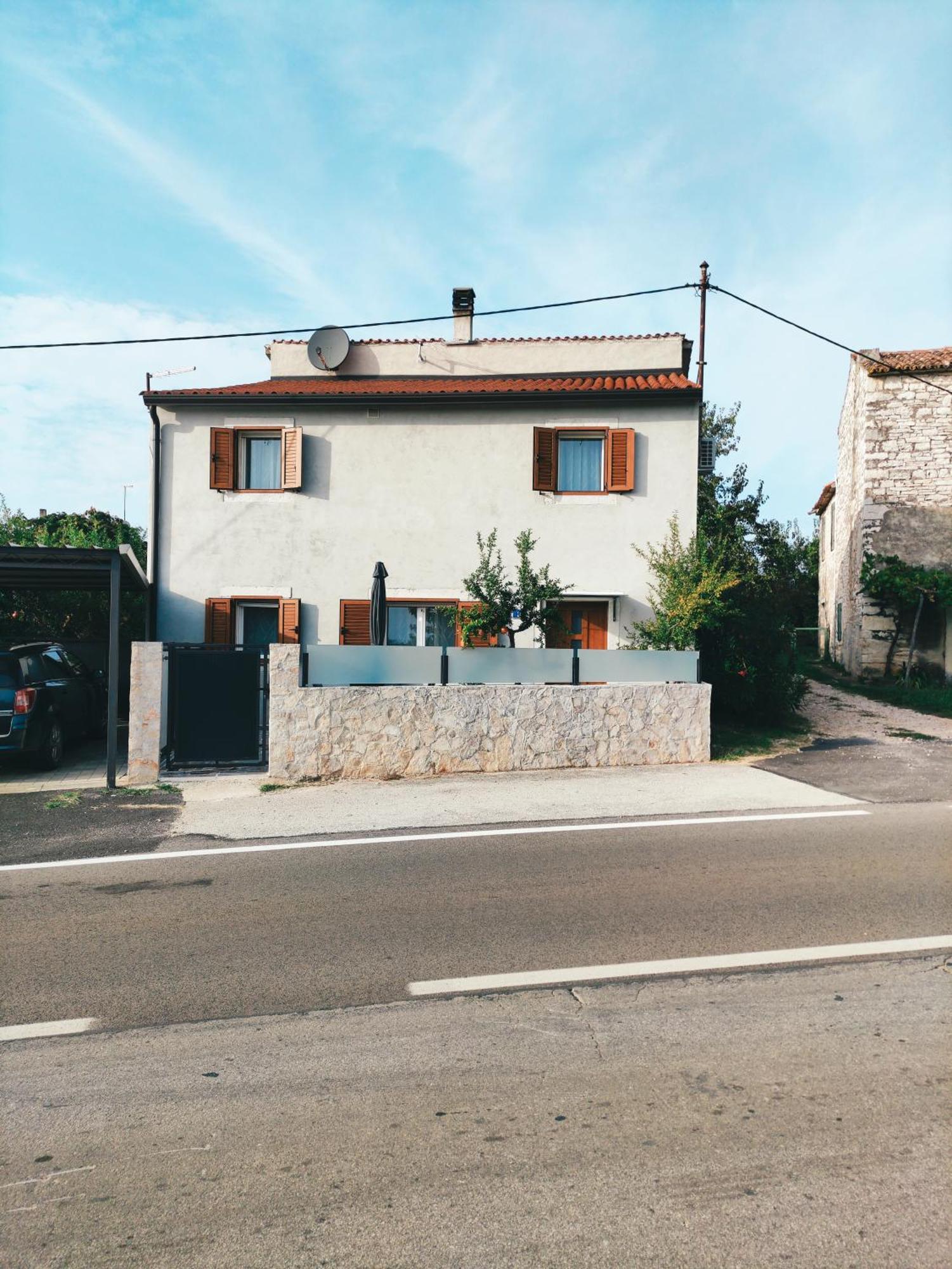 Laura Apartman *